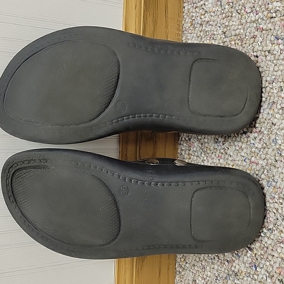 Burberry, women's Rubber Flip Flops Sz 36 US 5.5-6 - Picture 3 of 10